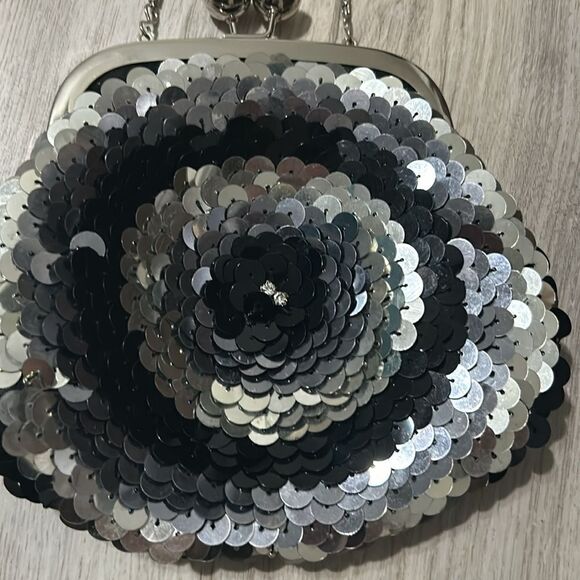 Jessica McClintock Handbags - Jessica McClintock sequined evening purse preloved EUC ❤️